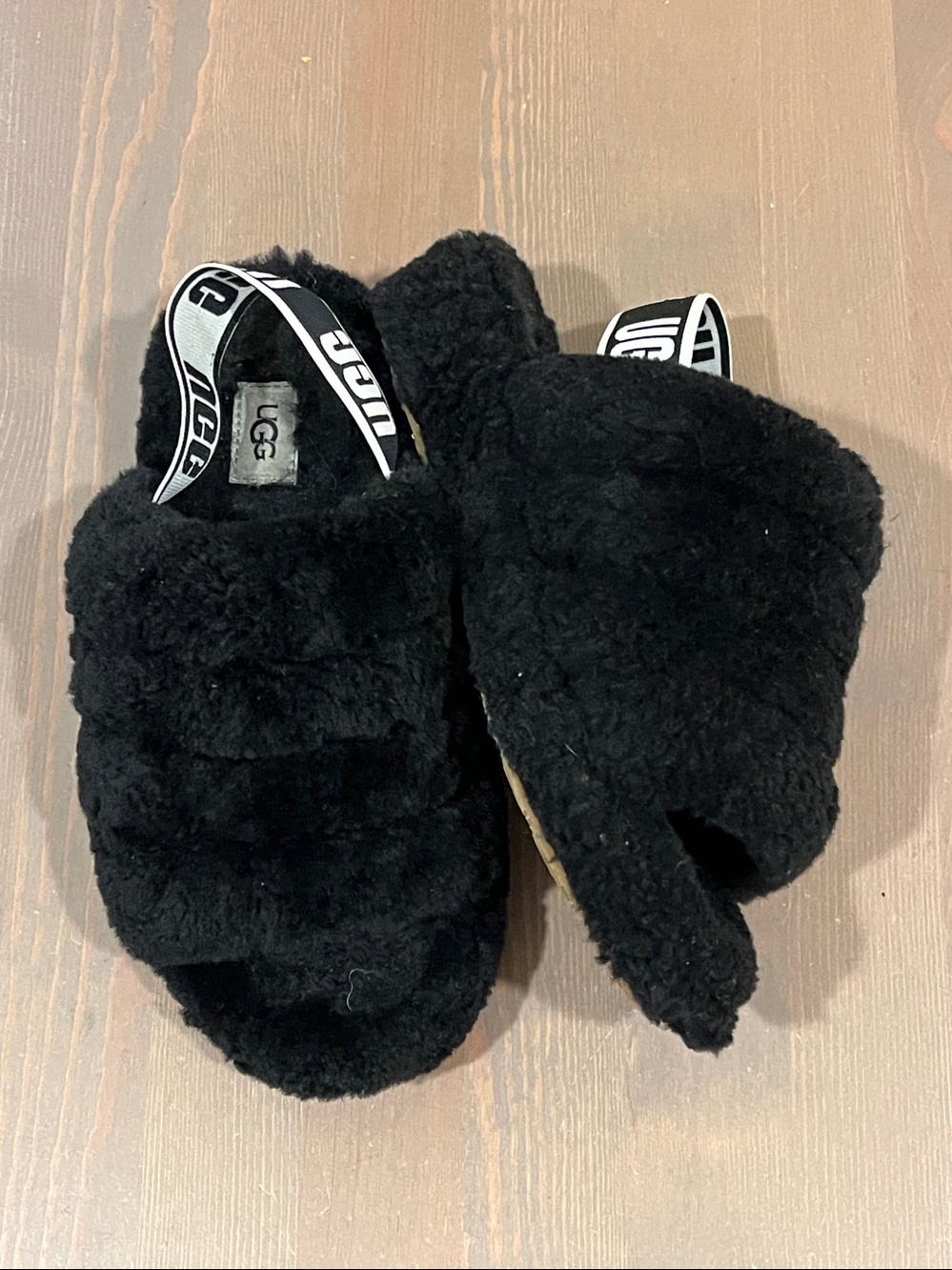 UGG Fluff Yeah Slide Slippers Size 7 Black Sheepskin Spellout Heel Strap